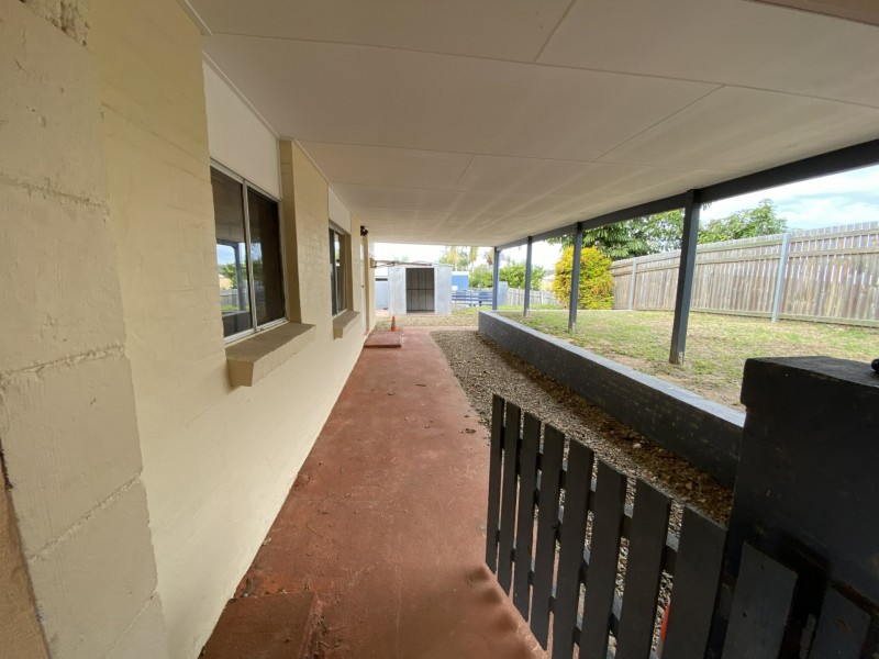 17 Crest Avenue, Boyne Island QLD 4680