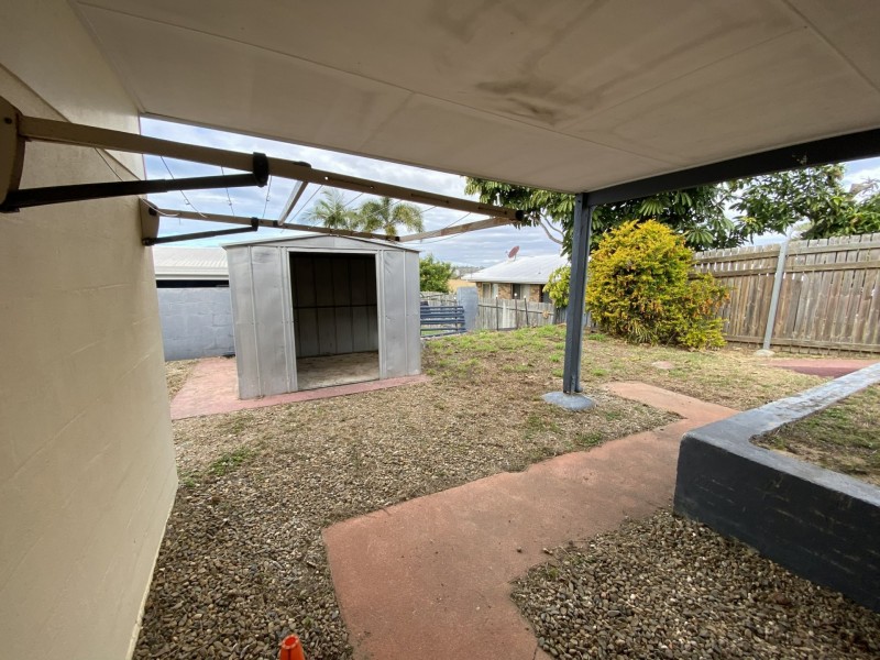 17 Crest Avenue, Boyne Island QLD 4680