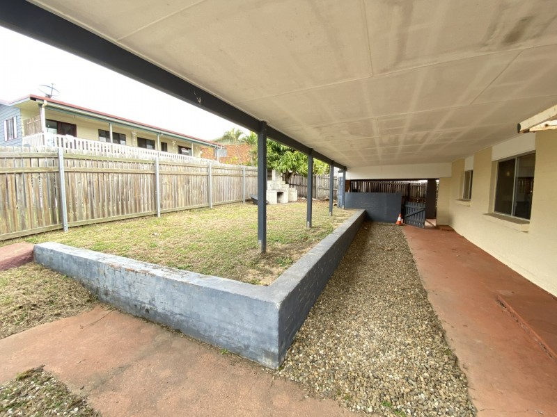 17 Crest Avenue, Boyne Island QLD 4680