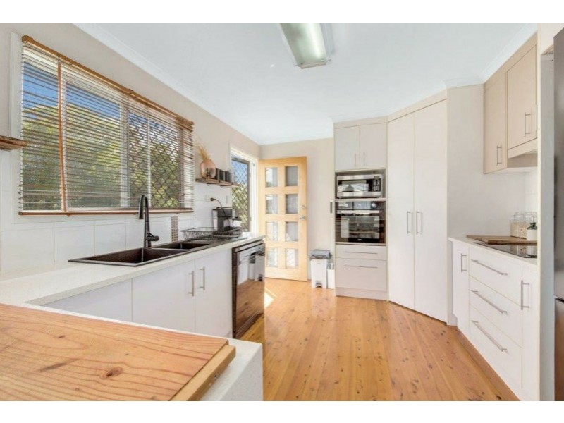 7 PENDA AVENUE, New Auckland QLD 4680