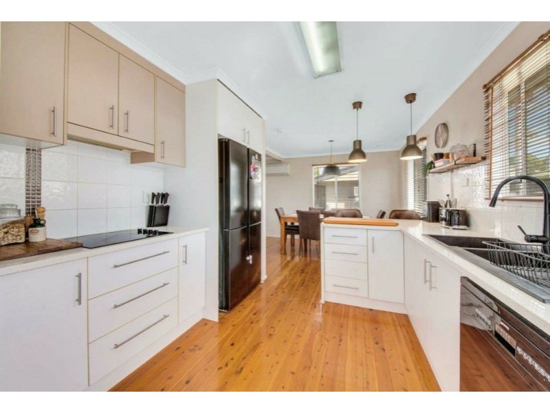 7 PENDA AVENUE, New Auckland QLD 4680