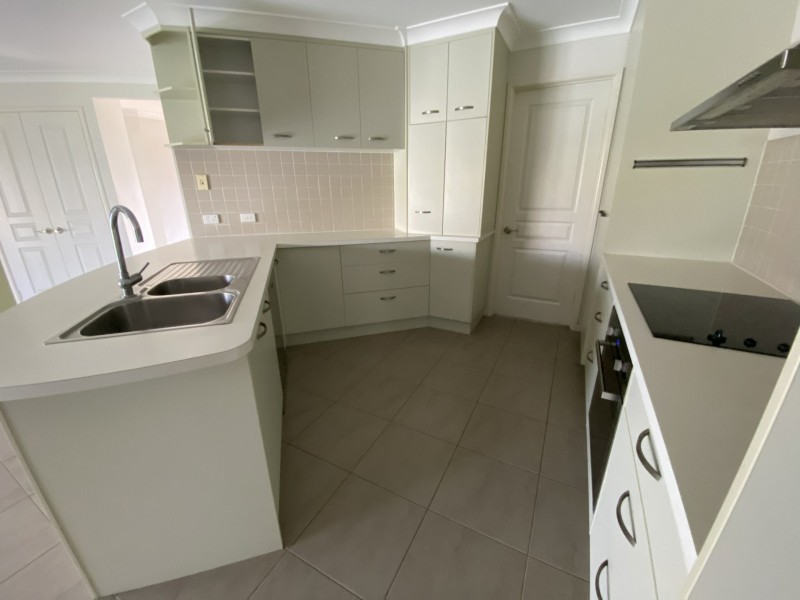 6 Jordana Court, New Auckland QLD 4680