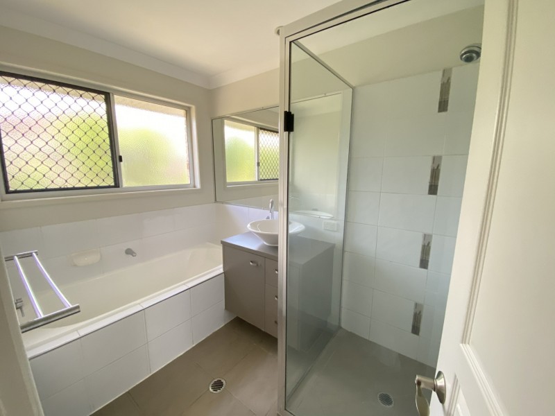 6 Jordana Court, New Auckland QLD 4680