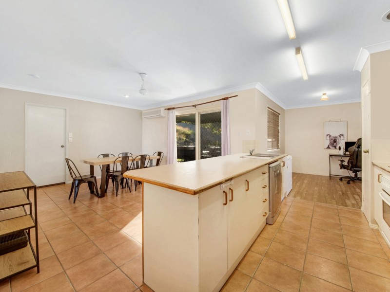 15 Stitt Close, Glen Eden QLD 4680