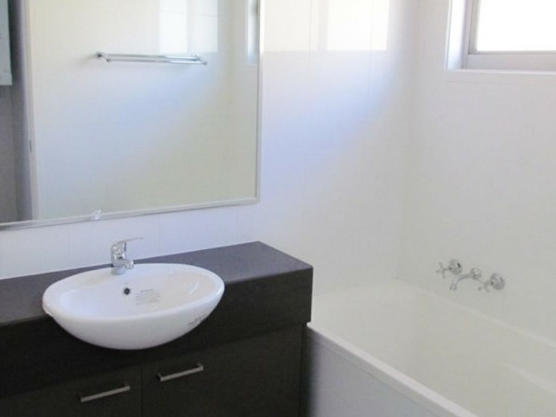 Unit 4/5 Valley Vista Court, West Gladstone QLD 4680