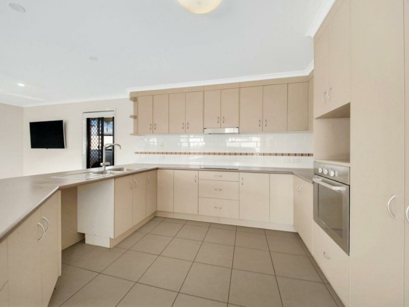 71 Sharyn Drive, New Auckland QLD 4680