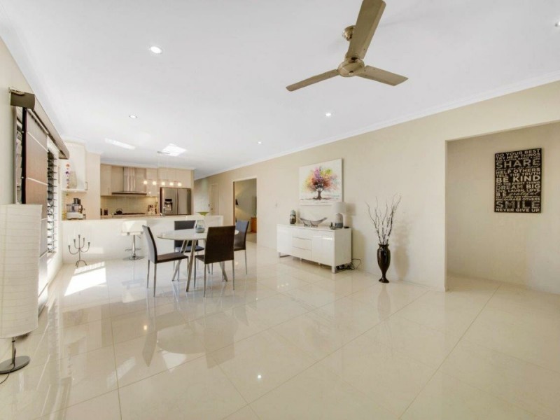 31 Grasstree Crescent, Kirkwood QLD 4680