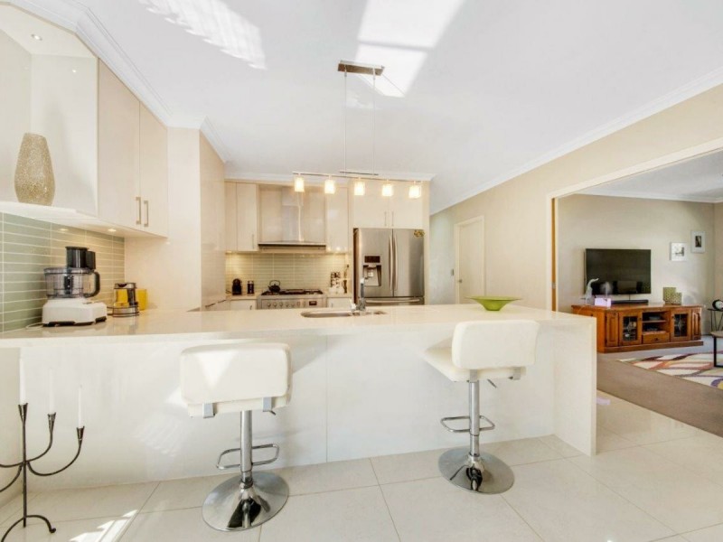 31 Grasstree Crescent, Kirkwood QLD 4680