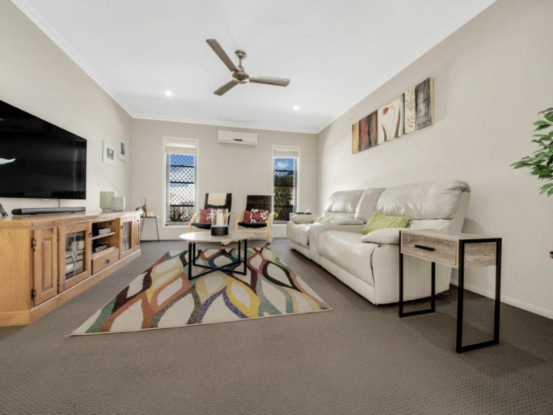 31 Grasstree Crescent, Kirkwood QLD 4680