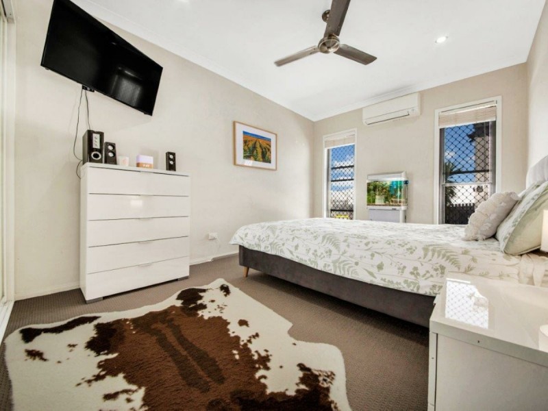 31 Grasstree Crescent, Kirkwood QLD 4680
