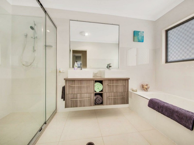 31 Grasstree Crescent, Kirkwood QLD 4680