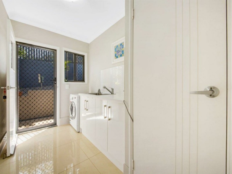 31 Grasstree Crescent, Kirkwood QLD 4680