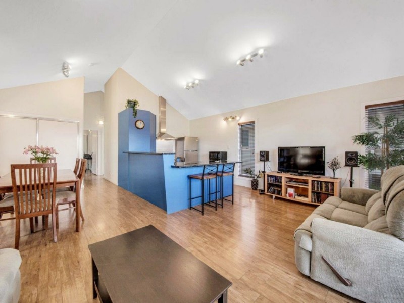 9 Hill Crescent, West Gladstone QLD 4680