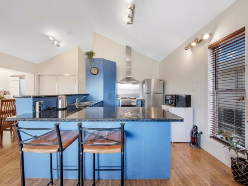 9 Hill Crescent, West Gladstone QLD 4680