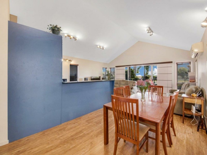 9 Hill Crescent, West Gladstone QLD 4680