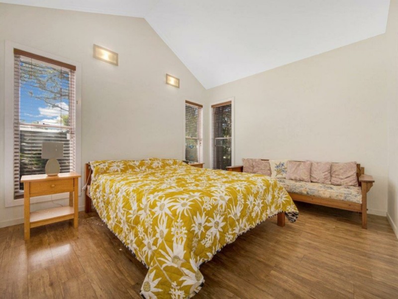 9 Hill Crescent, West Gladstone QLD 4680