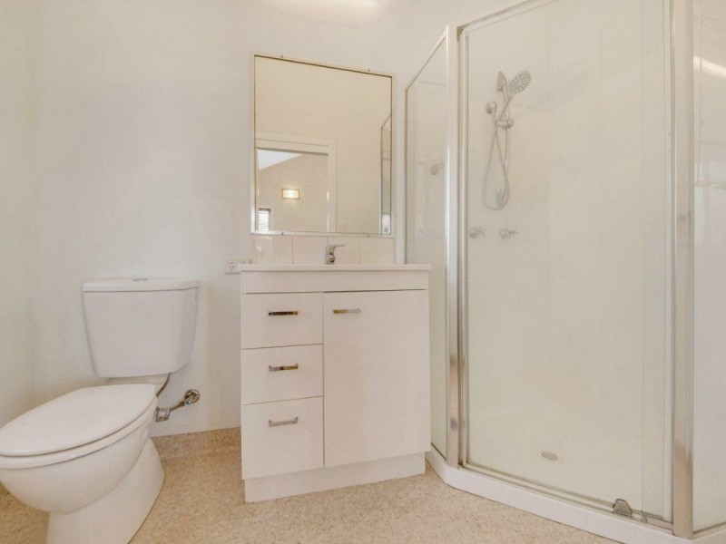 9 Hill Crescent, West Gladstone QLD 4680