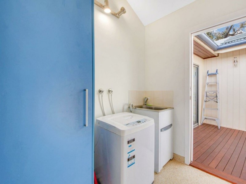 9 Hill Crescent, West Gladstone QLD 4680