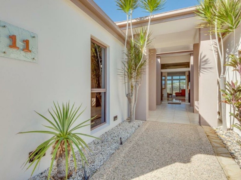 11 Lois Court, New Auckland QLD 4680