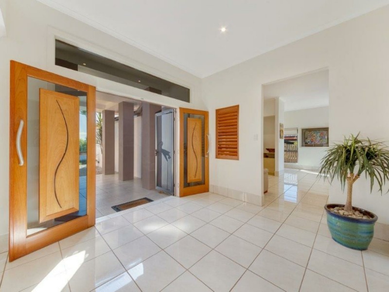 11 Lois Court, New Auckland QLD 4680