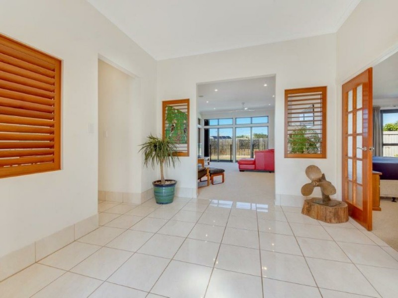 11 Lois Court, New Auckland QLD 4680