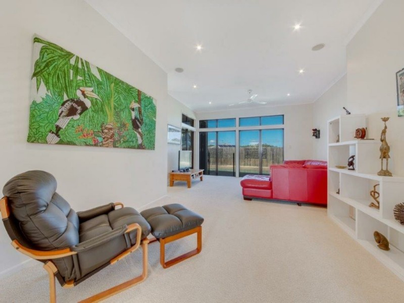 11 Lois Court, New Auckland QLD 4680