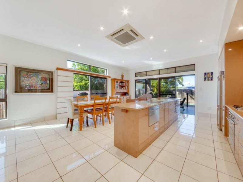 11 Lois Court, New Auckland QLD 4680
