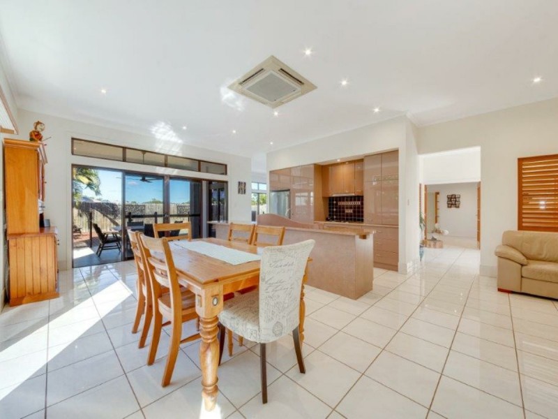 11 Lois Court, New Auckland QLD 4680