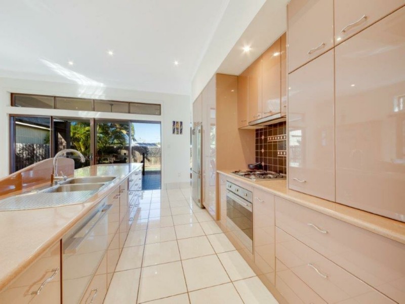 11 Lois Court, New Auckland QLD 4680
