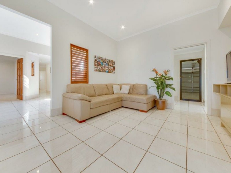 11 Lois Court, New Auckland QLD 4680