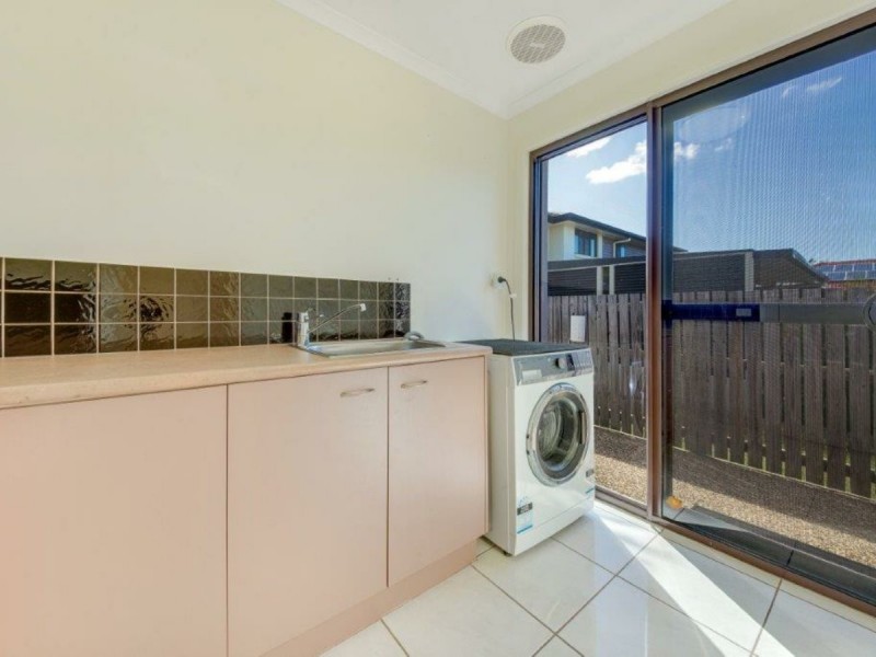 11 Lois Court, New Auckland QLD 4680