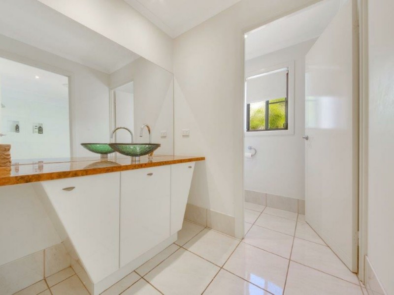 11 Lois Court, New Auckland QLD 4680