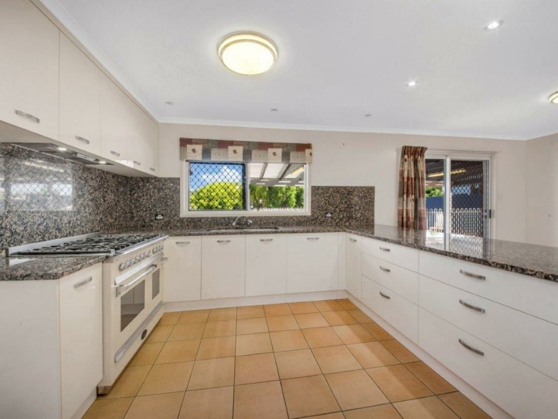 99 J Hickey Avenue, Clinton QLD 4680