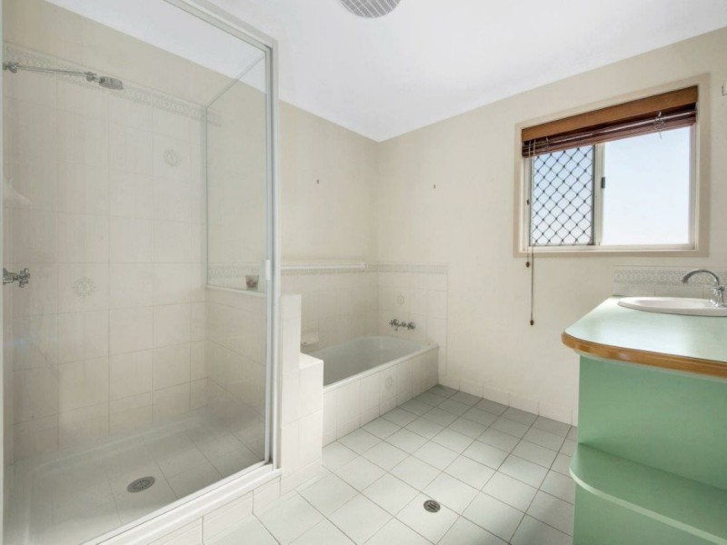 99 J Hickey Avenue, Clinton QLD 4680