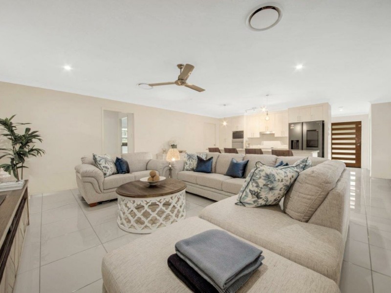 18 Telopea Place, Kirkwood QLD 4680