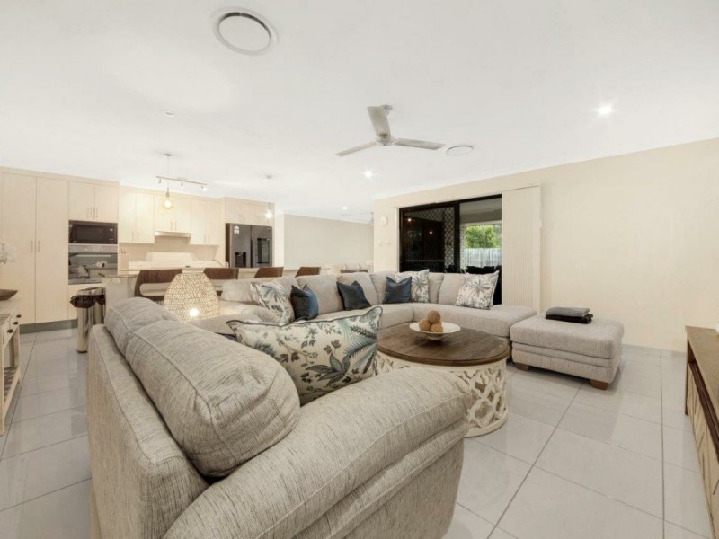 18 Telopea Place, Kirkwood QLD 4680