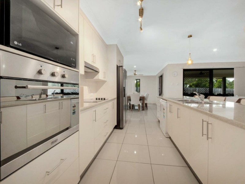 18 Telopea Place, Kirkwood QLD 4680