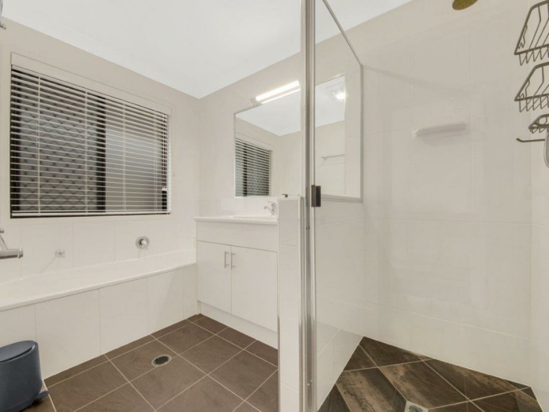 18 Telopea Place, Kirkwood QLD 4680