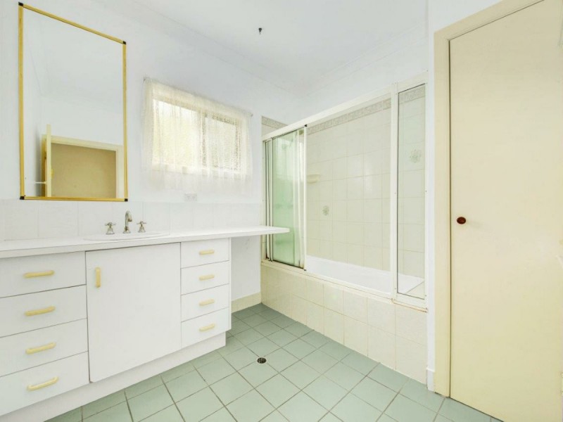 8 Mccrudden Street, West Gladstone QLD 4680