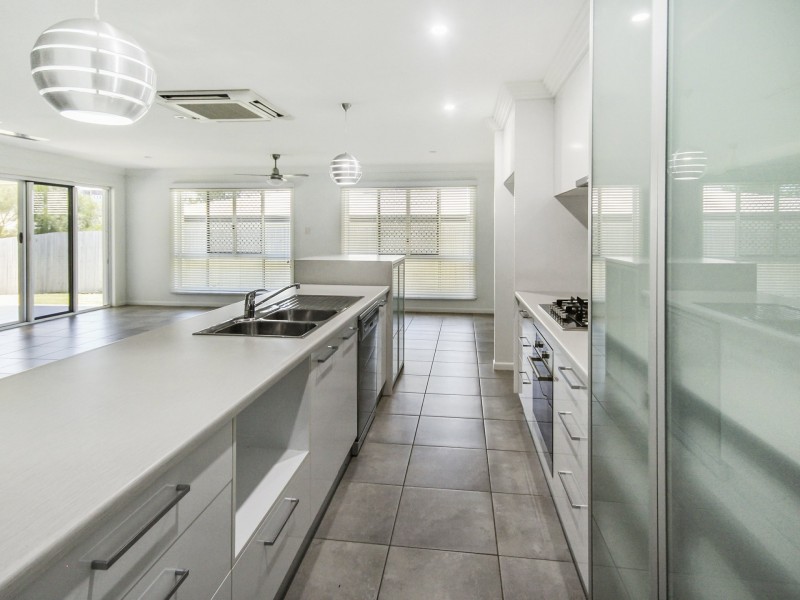 42 Koowin Drive, Kirkwood QLD 4680