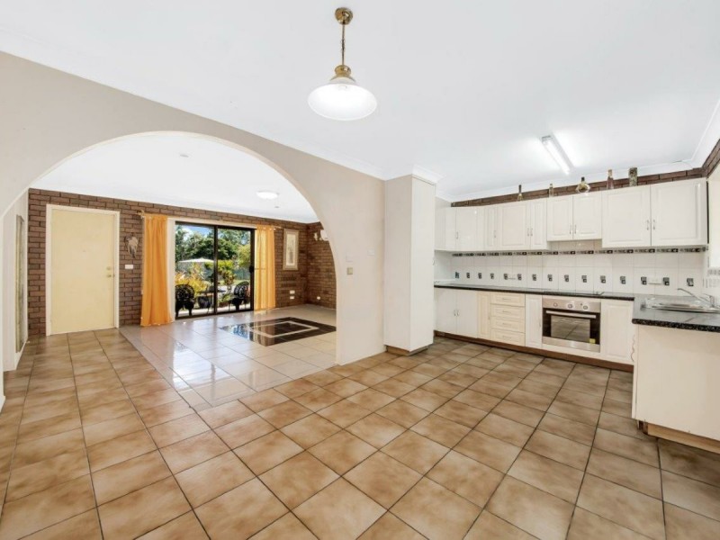 11 Carinya Drive, Clinton QLD 4680