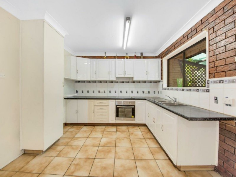 11 Carinya Drive, Clinton QLD 4680