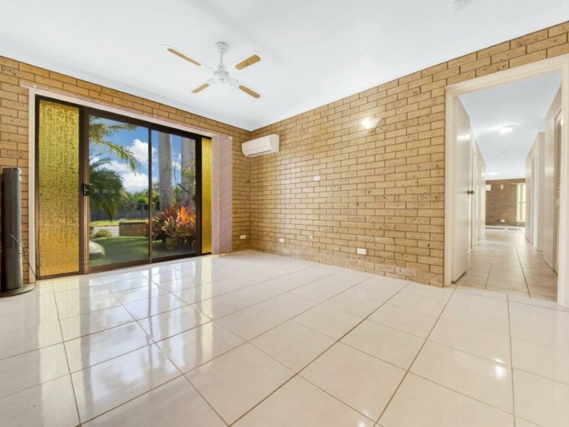 11 Carinya Drive, Clinton QLD 4680