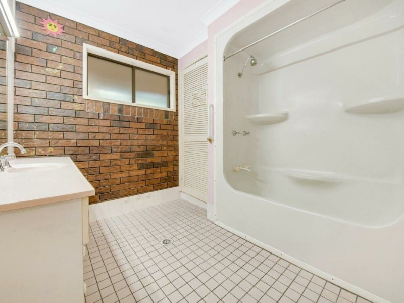 11 Carinya Drive, Clinton QLD 4680