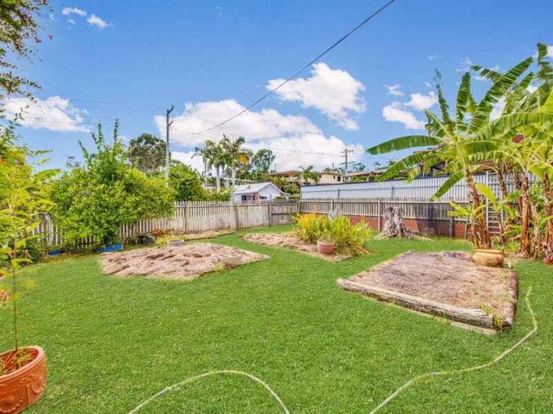 11 Carinya Drive, Clinton QLD 4680