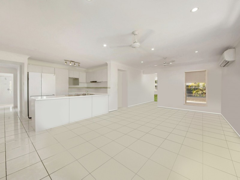 45 Dartmouth Close, Clinton QLD 4680