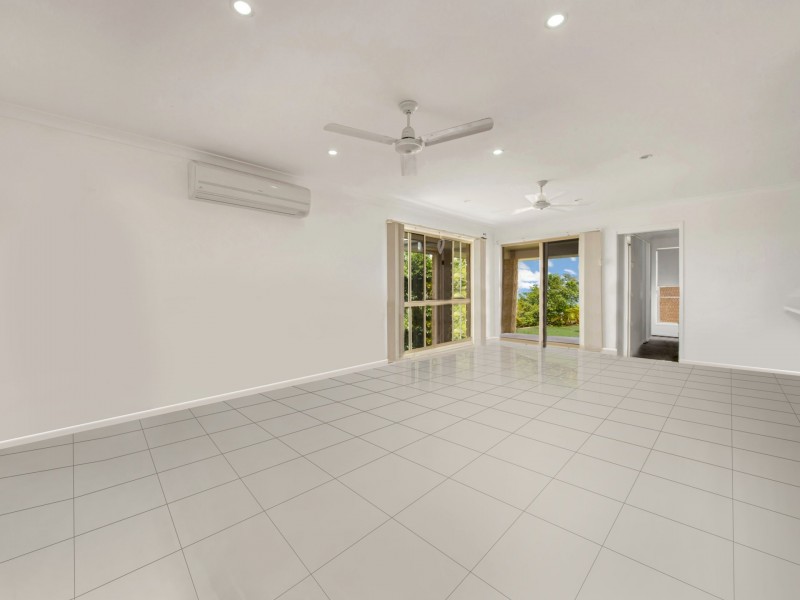 45 Dartmouth Close, Clinton QLD 4680