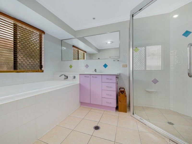 13 Lois Court, New Auckland QLD 4680