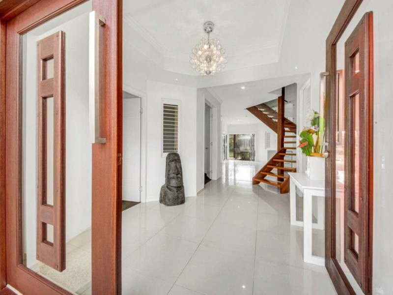 1 Teatree Street, Kirkwood QLD 4680