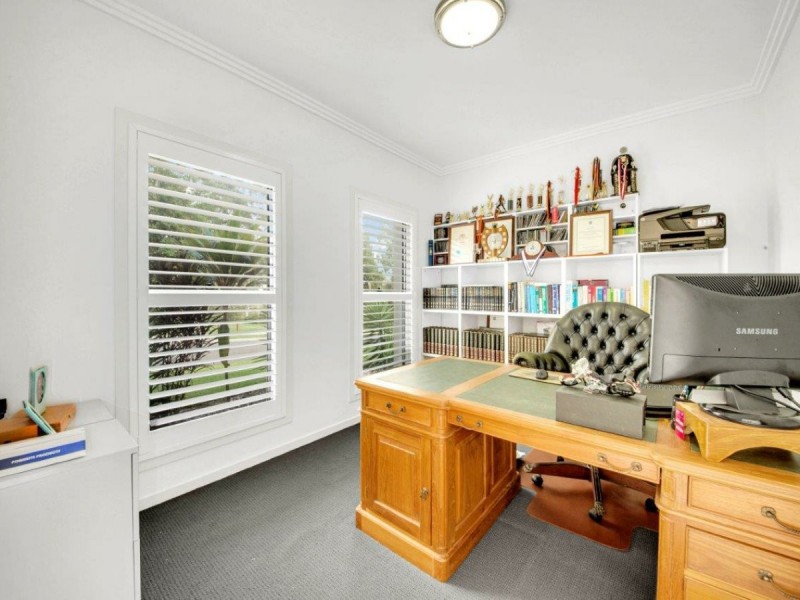 1 Teatree Street, Kirkwood QLD 4680